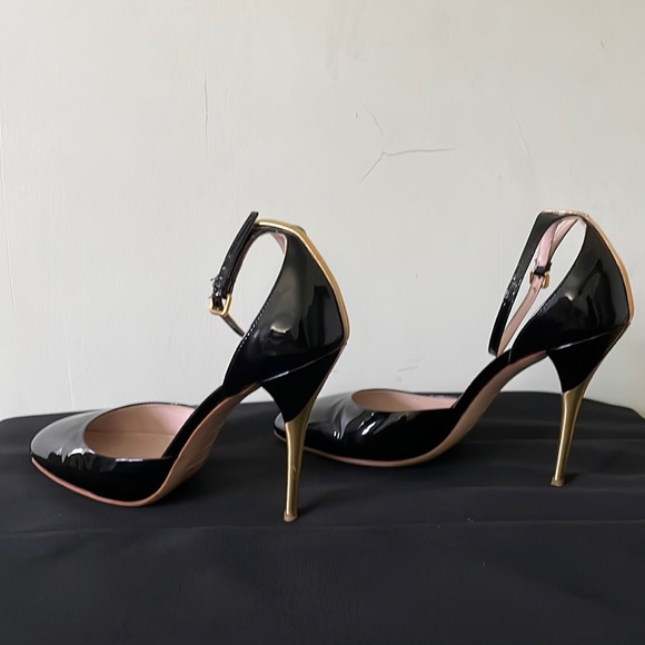 🎉HOST PICK 🎉  🇮🇹 Miu Miu Black Patent Leather Stilettos With Gold Heel, Size 38 - Picture 3 of 15